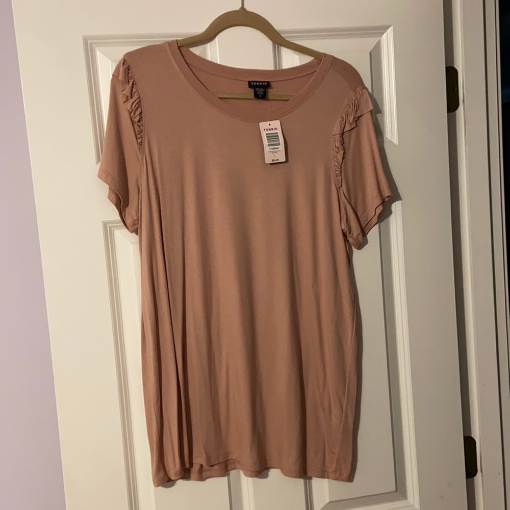 Ruffle sleeved Torrid top
